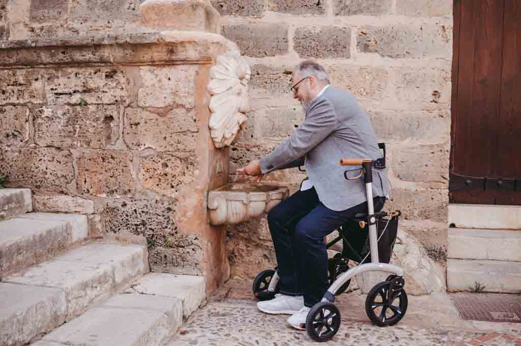 Unique Rollators Saljol Aluminium Walker Rollator – The Care Kiosk